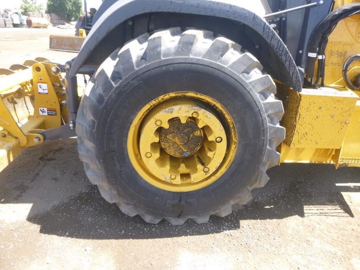 2021-deere-210l-image-36