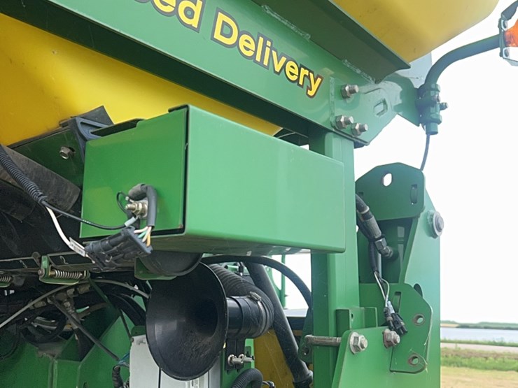 john-deere-16-image-15