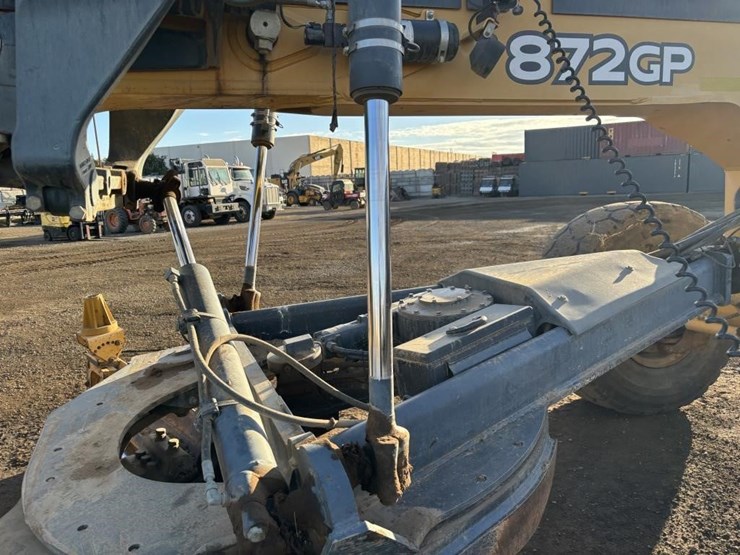 2011-deere-872gp-image-20