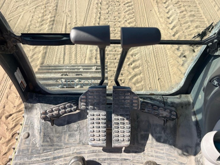 2019-deere-350g-lc-image-37