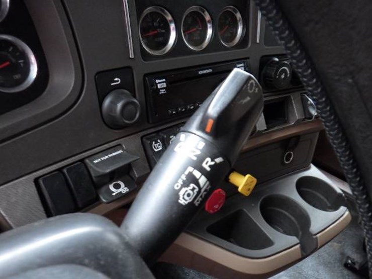 2019-kenworth-t680-image-11