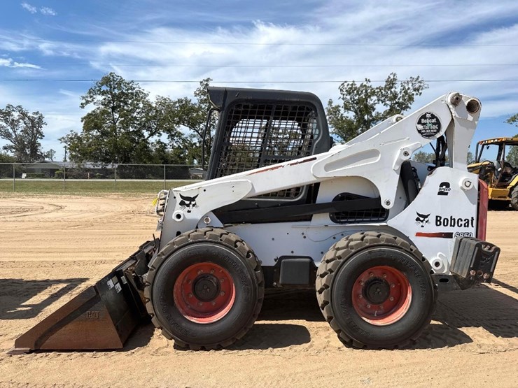 2012-bobcat-s850-image-1