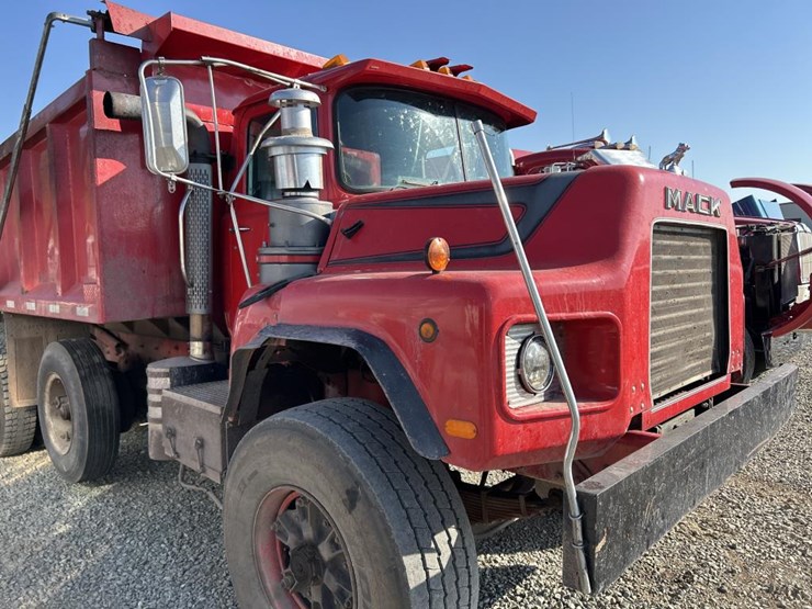 1993-mack-dm690s-image-10