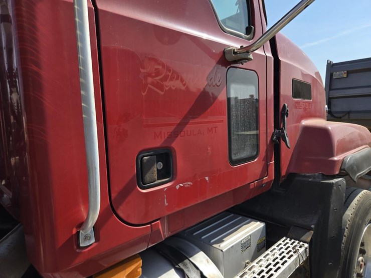 2005-mack-cl733-image-16