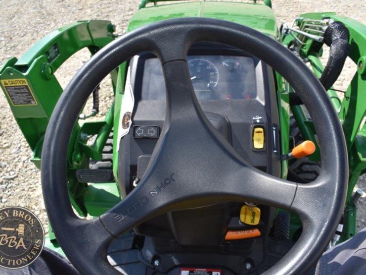 2022-john-deere-1025r-image-11