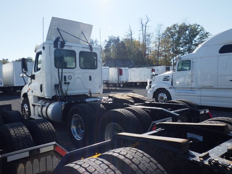 2018-freightliner-cascadia-125-image-7