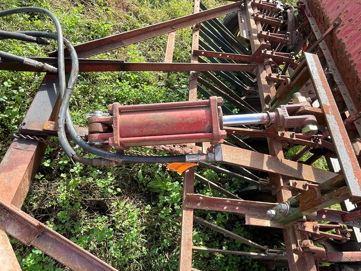 #5010-•-mccormick-10'-grain-drill-image-10