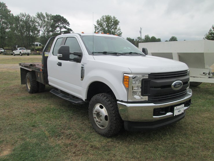 2017-ford-f350-xl-image-2