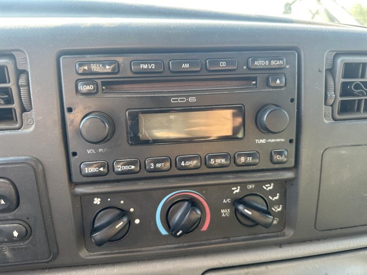 2004-ford-f350-image-33