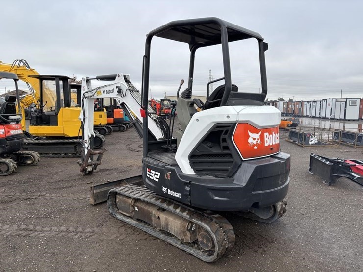 2019-bobcat-e32i-image-4