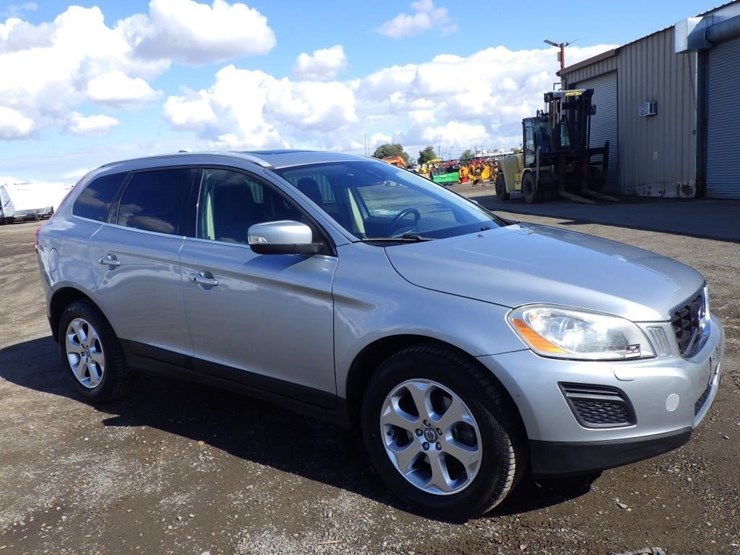 2013-volvo-xc60-image-2