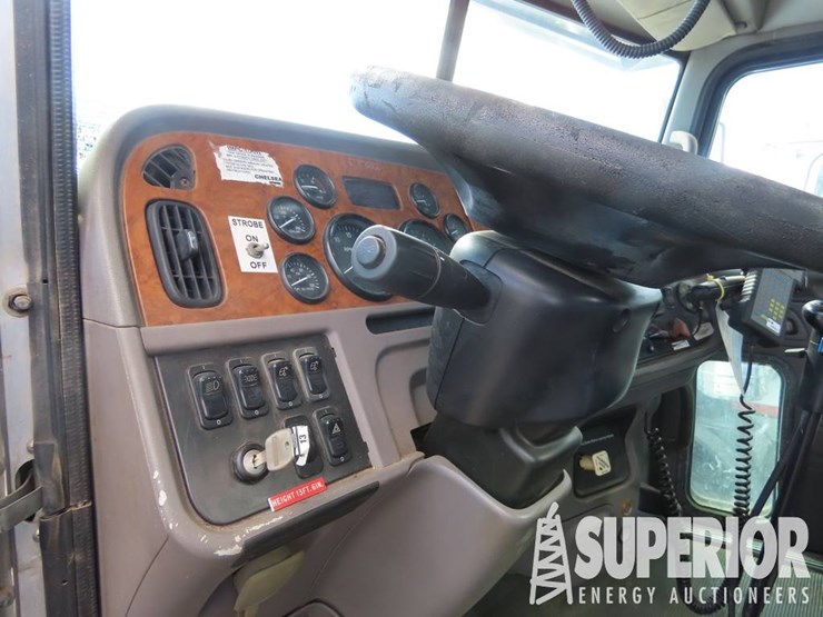 2008-peterbilt-365-image-9
