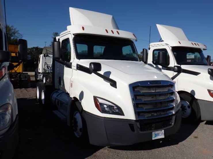 freightliner-cascadia-126-image-2
