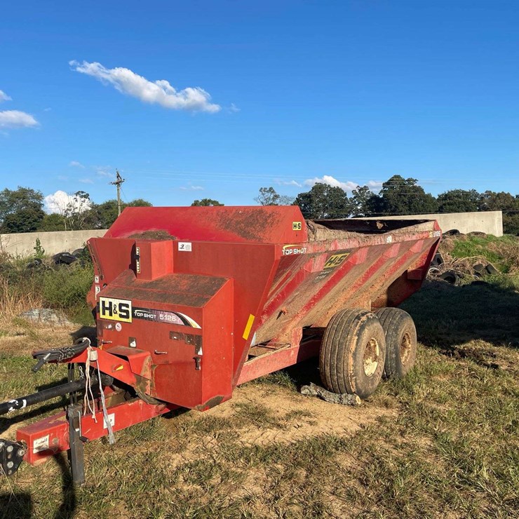 H&S TOPSHOT 5126 SIDE DISCHARGE MANURE SPREADER