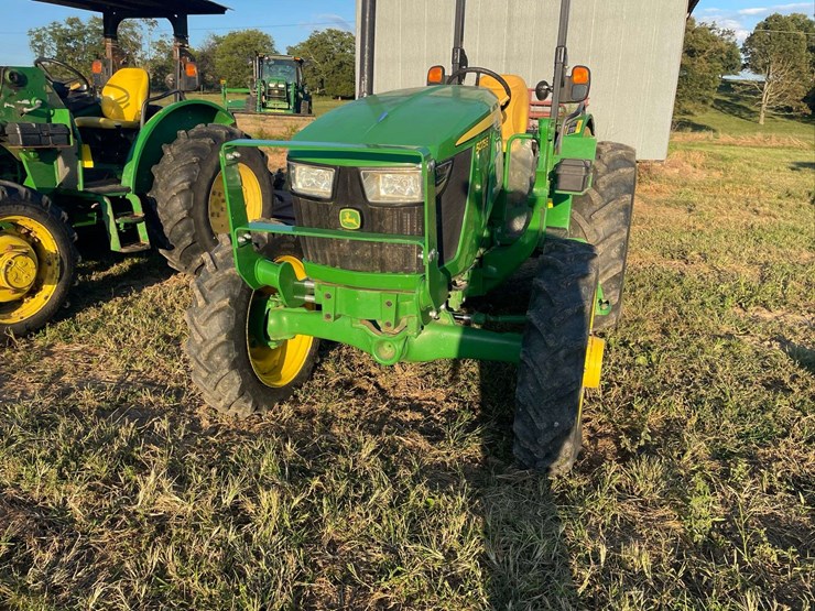 2022-john-deere-5075e-image-34