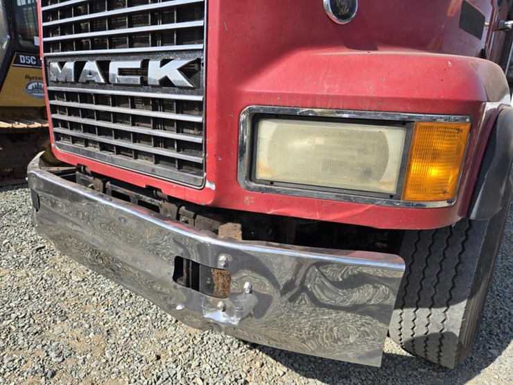 2005-mack-cl733-image-10