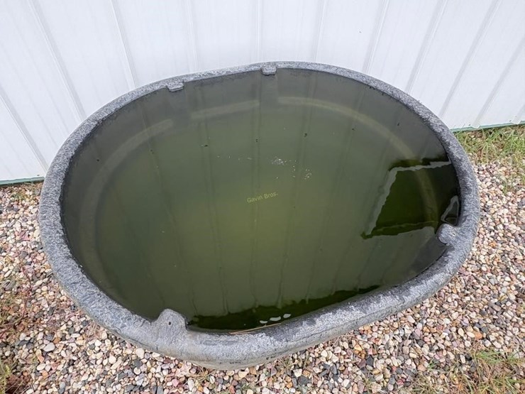 rubbermaid-70-gallon-water-tank-image-2