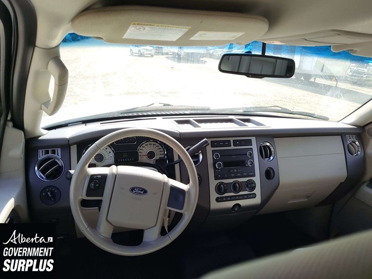 2011-ford-expedition-image-18