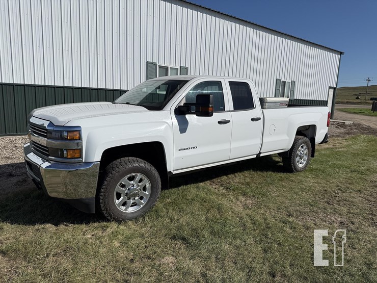 2017-chevrolet-silverado-2500hd-image-2