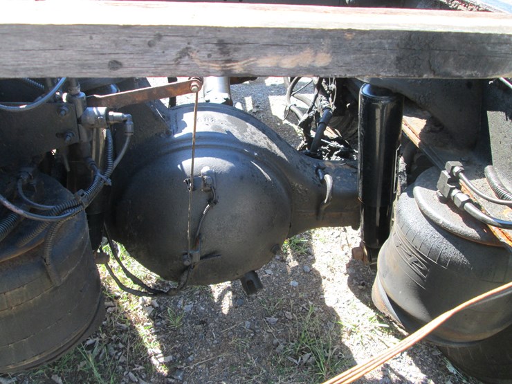 2004-peterbilt-357-image-11