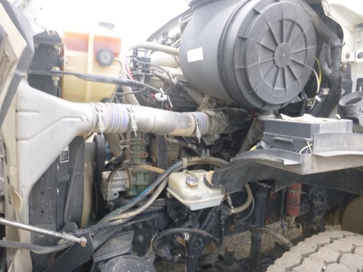 2008-sterling-lt9500-image-20