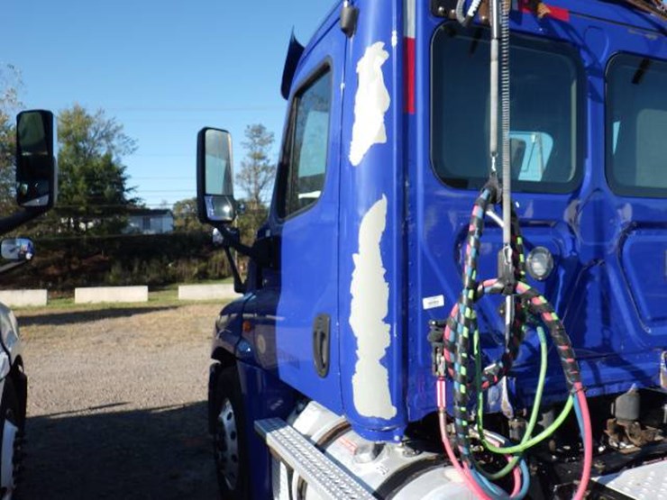 2019-freightliner-cascadia-125-image-9