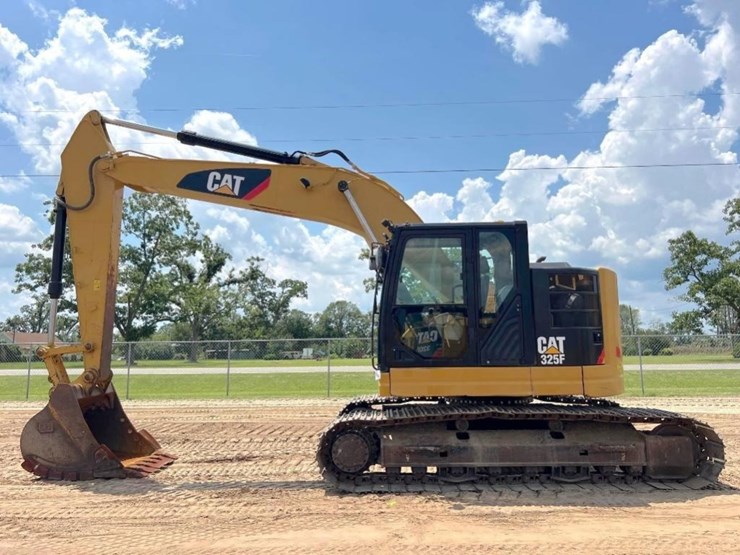 2016-caterpillar-325fl-image-1
