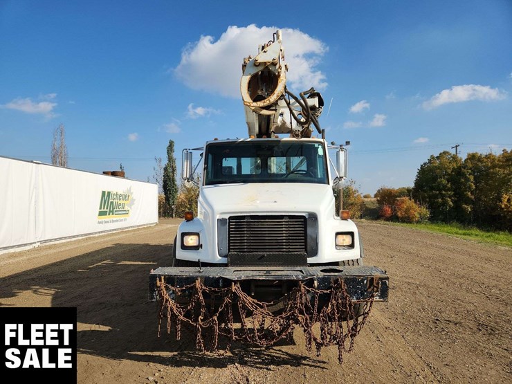 2001-freightliner-fl80-image-24