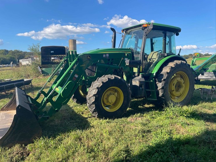 2022-john-deere-6135e-image-3