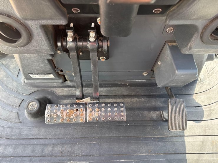 2018-deere-410l-image-24