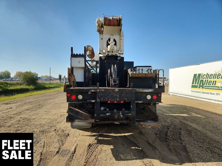 2001-freightliner-fl80-image-21