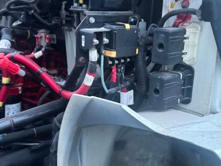 2019-international-durastar-4300-image-26