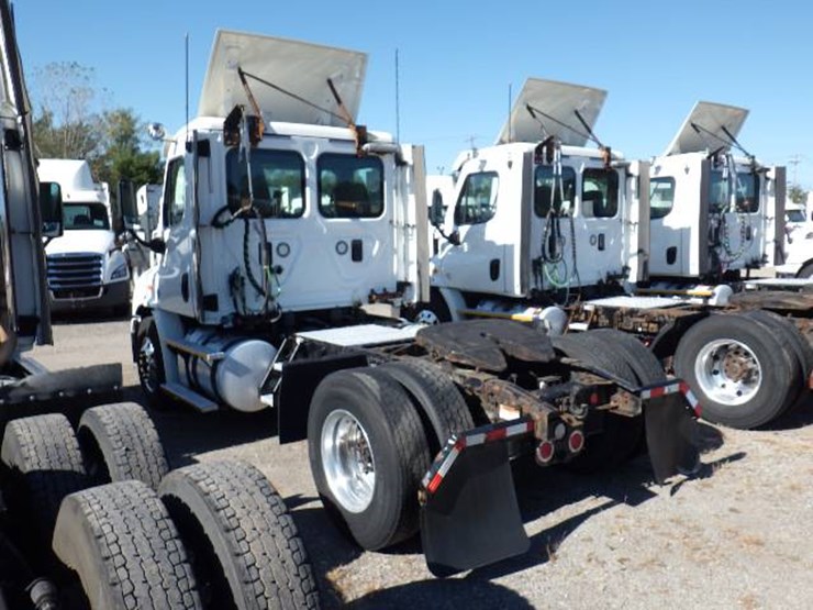 2017-freightliner-cascadia-113-image-7