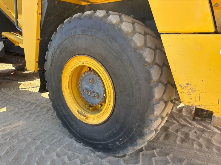 2014-komatsu-hm300-3-image-12