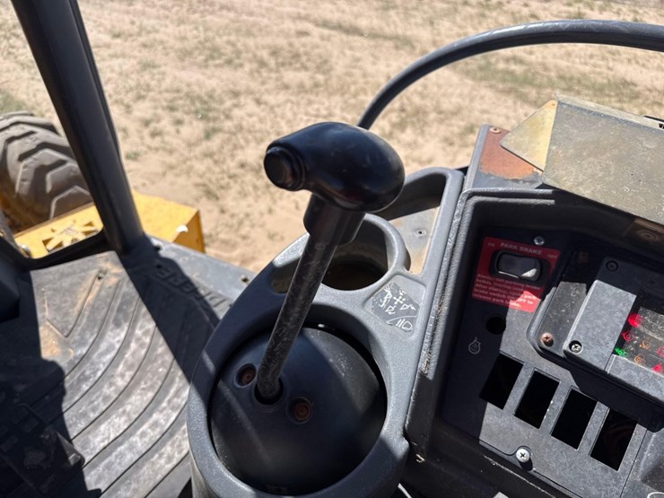 2006-deere-310sg-image-26