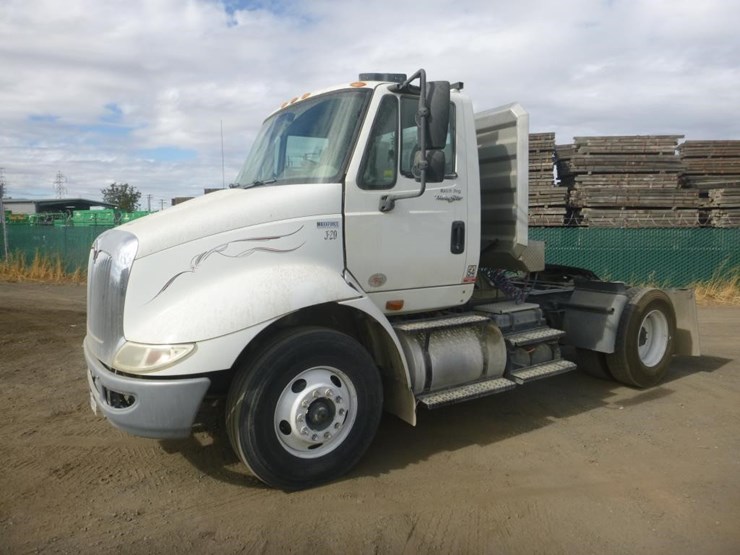 2011-international-8600-image-1