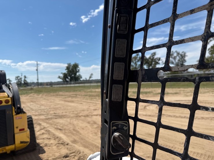 2016-bobcat-s850-image-24
