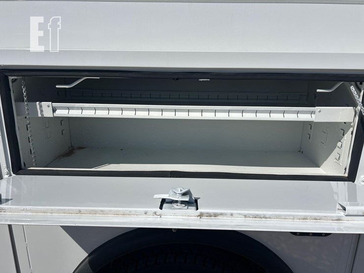 2023-chevrolet-silverado-6500hd-image-13
