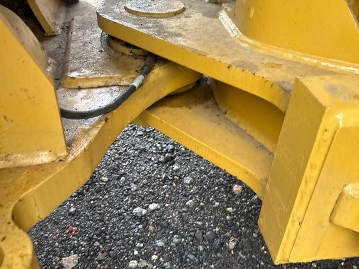 2020-caterpillar-962m-image-25