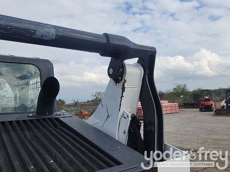 2022-bobcat-t64-image-9
