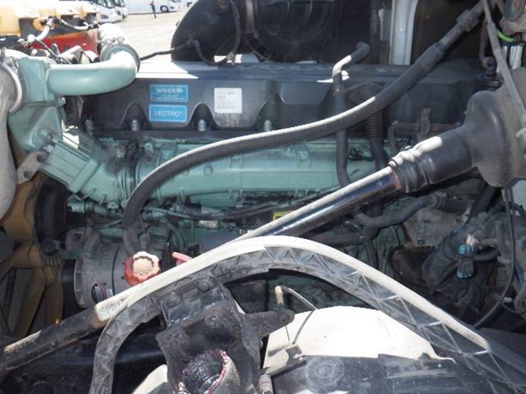 2009-volvo-vnl-630-image-13