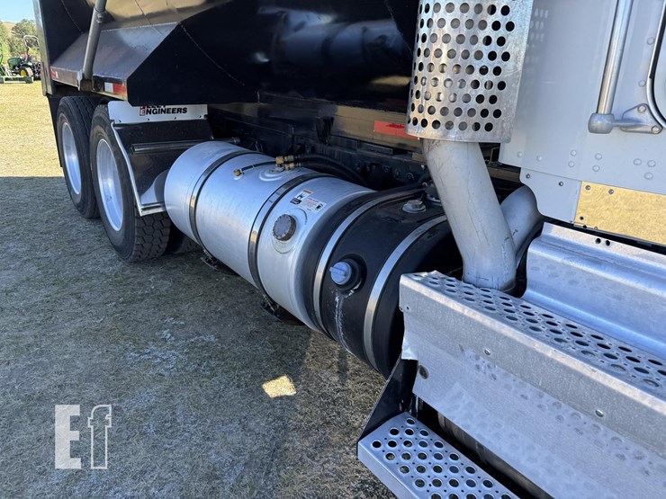 2011-kenworth-t800-image-12