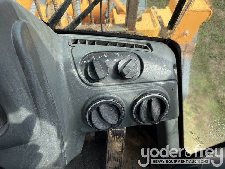 2011-hyundai-hl740-9-image-49