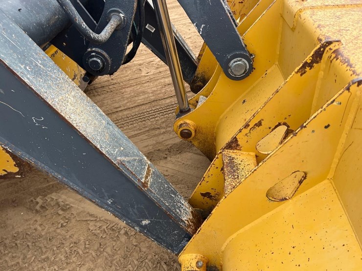 2017-deere-410l-image-21