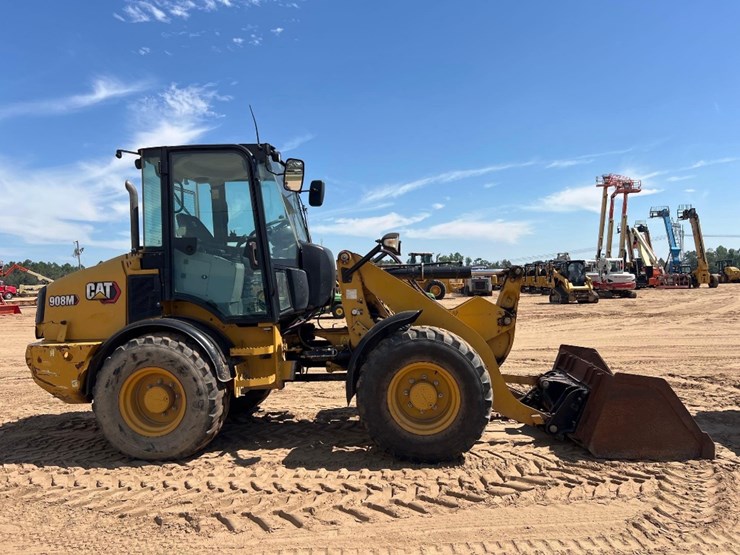 2021-caterpillar-908m-image-5