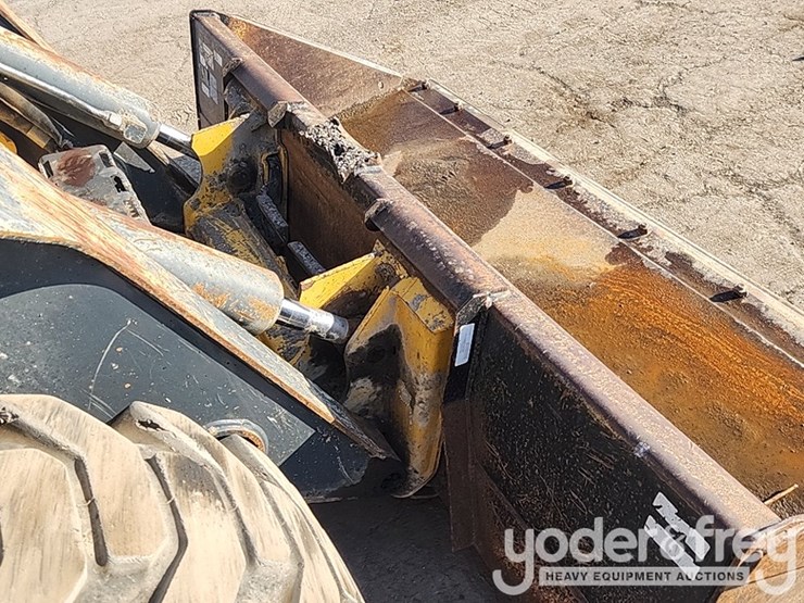 2010-deere-332d-image-18