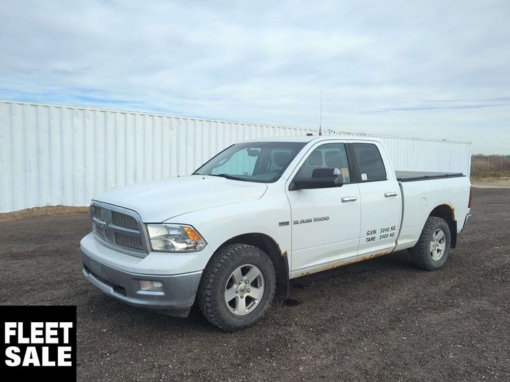 2012-ram-1500-slt-image-1