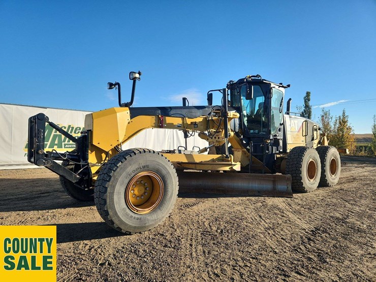 2015-caterpillar-14m-image-1