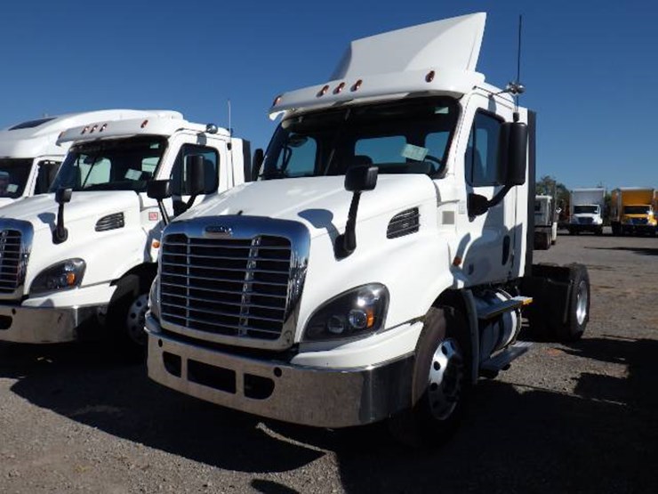 2017-freightliner-cascadia-113-image-1