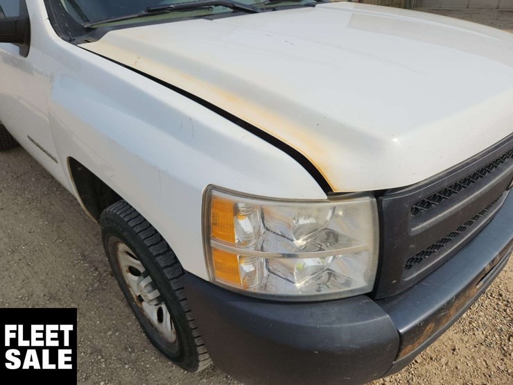 2011-chevrolet-silverado-1500-image-27